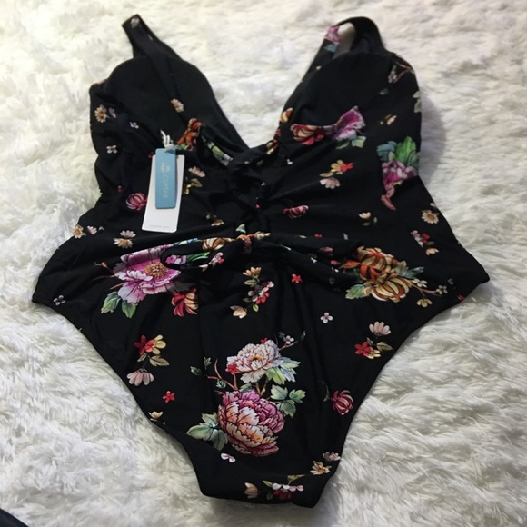 Cupshe One Piece Swimsuit with Plunging Neckline - Picture 4 of 5